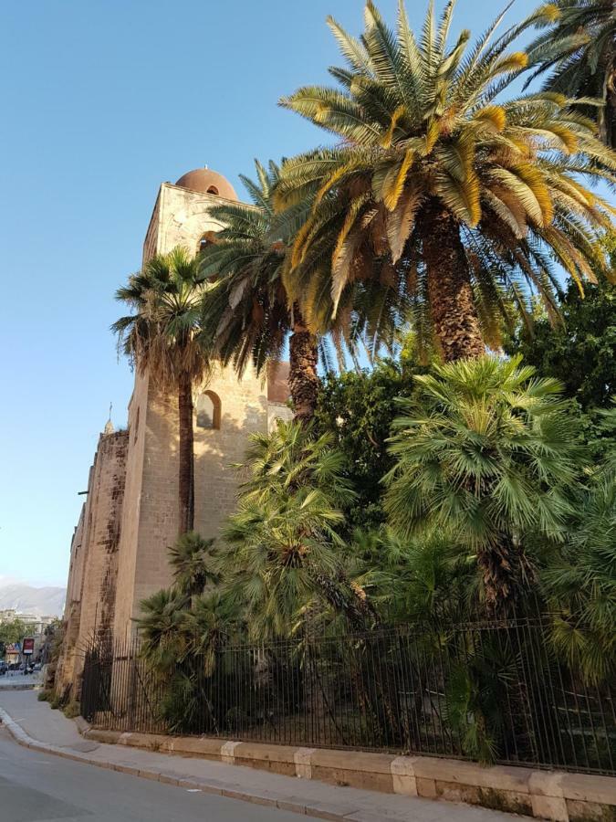 Casa Vacanze Villa D'Orleans Palermo Exterior foto