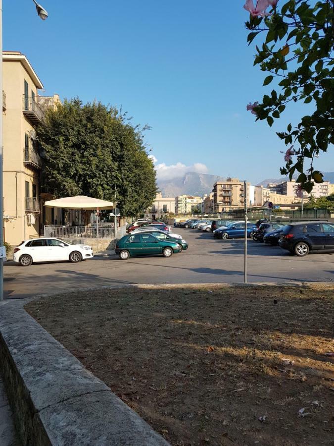 Casa Vacanze Villa D'Orleans Palermo Exterior foto